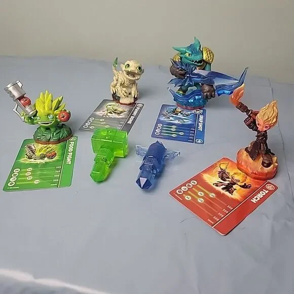 Skylanders Trap Team‎ Lot of 4 Figures & 2 Crystals with Cards